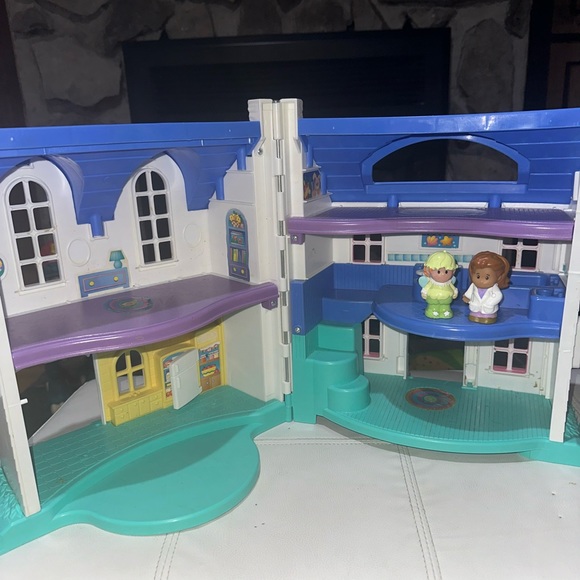 Vintage 1996 Fisher Price Doll House + 2 accessories - Picture 2 of 3